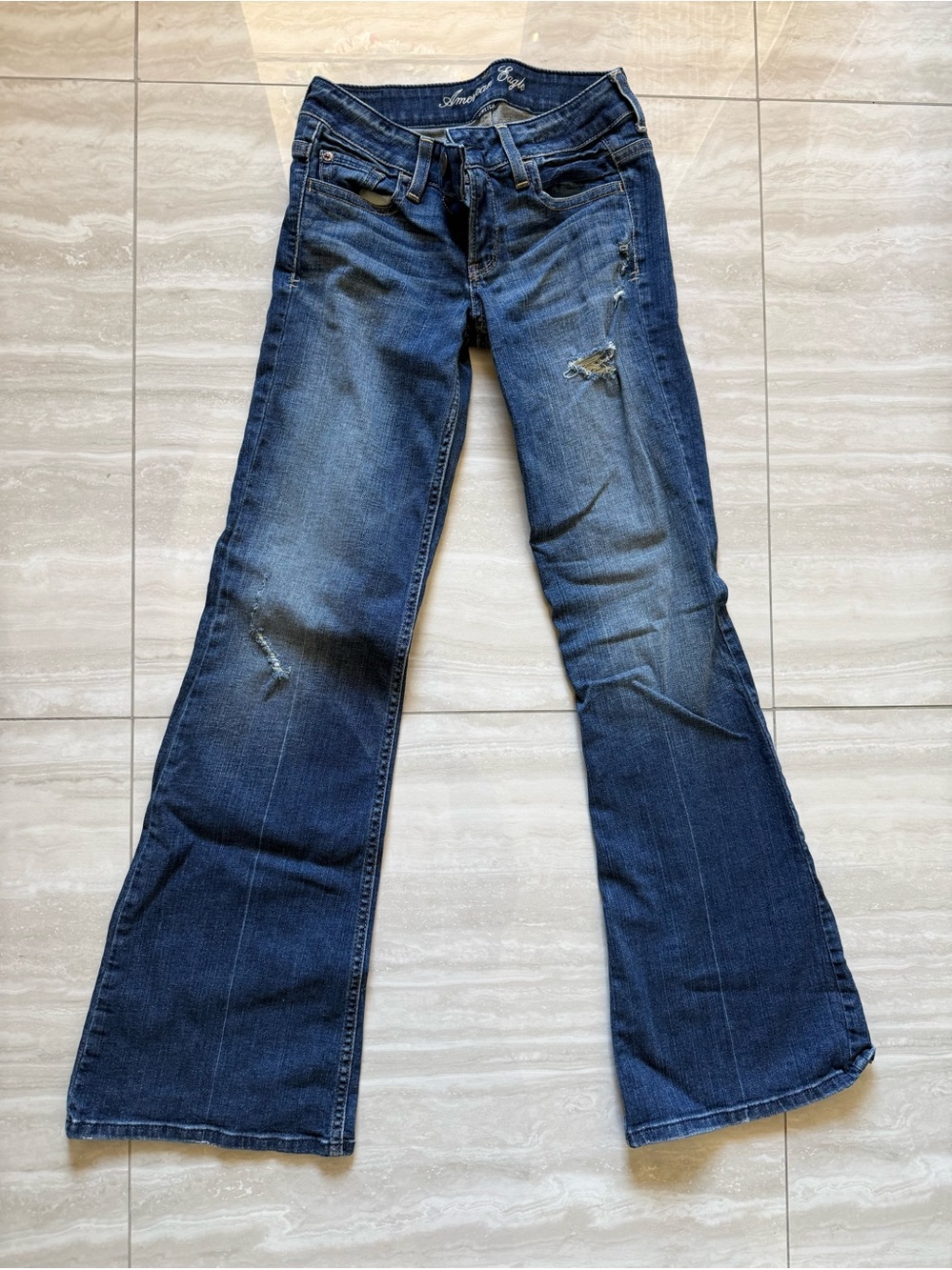 American Eagle Outfitters Dark to light wash distressed Flare Jeans size 2 vtg